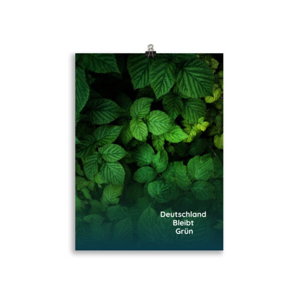 Grünes Poster mit Blättermotiv und weißem Text „Deutschland bleibt grün“ – modernes Naturdesign, inspiriert von Umwelt- und Klimaschutzbewegungen, in Museumsqualität 1