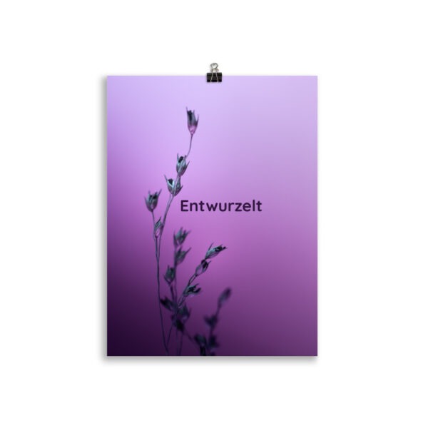 Poster mit stilisiertem Wurzelmotiv und dem Wort „Entwurzelt“ – Naturdesign für Umweltbewusstsein, Erdung und Reflexion, gedruckt in Museumsqualität 2