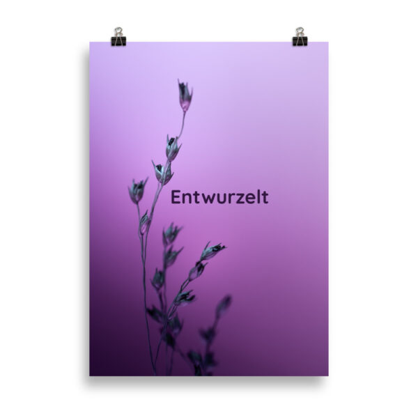 Poster mit stilisiertem Wurzelmotiv und dem Wort „Entwurzelt“ – Naturdesign für Umweltbewusstsein, Erdung und Reflexion, gedruckt in Museumsqualität 3
