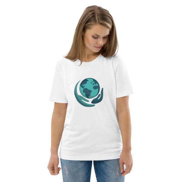 Protect What Matters – Unisex T-Shirt aus 100 % Bio-Baumwolle mit Welt-Motiv in zwei schützenden Händen