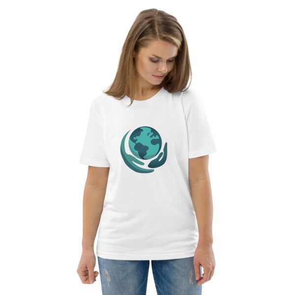 Protect What Matters – Unisex T-Shirt aus 100 % Bio-Baumwolle mit Welt-Motiv in zwei schützenden Händen – Bild 11