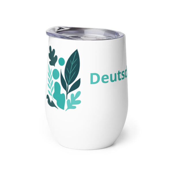 Doppelwandiger Edelstahl-Weinbecher mit Deckel, 355 ml Fassungsvermögen, geschwungene Form, bruchsicher und wiederverwendbar. Mit Blattmotiv und Aufdruck „Deutschland bleibt grün“. Perfekt für Picknicks, Outdoor-Events und bewussten Konsum. Hält Getränke länger kühl. Nachhaltige Alternative zu Einwegbechern.